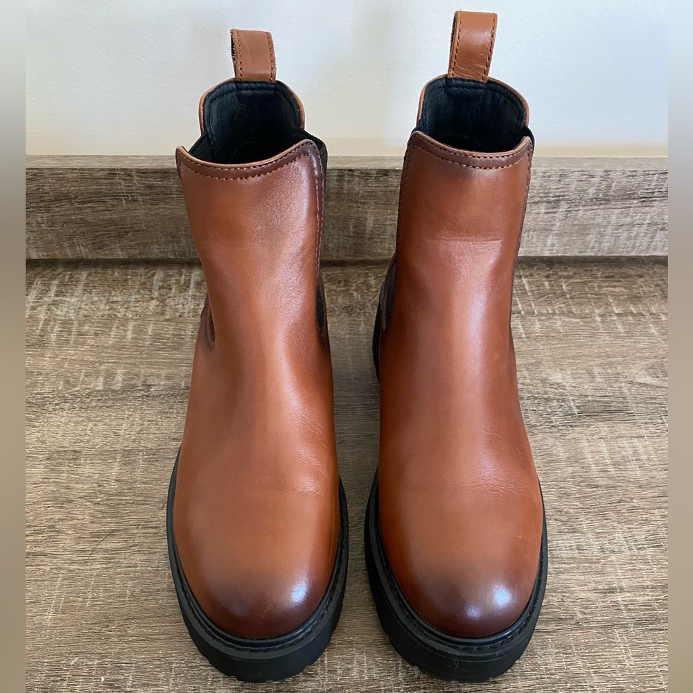 Steve Madden Brown Leather Chelsea Boot Size 7.5